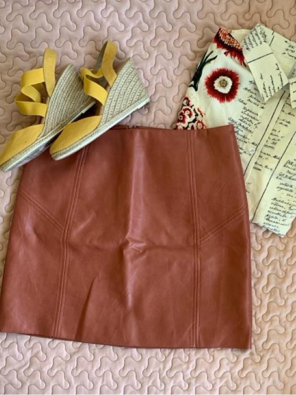 Bagatelle Collection Rosy Cognac Faux Leather Mini Skirt – Size M